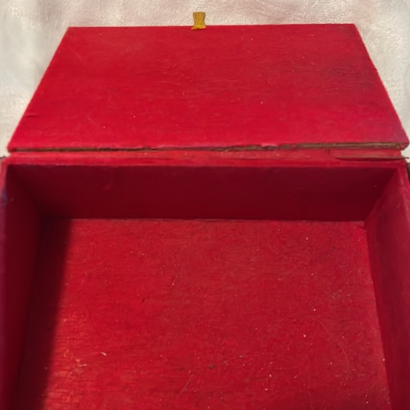 70’s Vintage Seashell Covered Jewelry & Trinket Box w Flocked Red Inside & Under - Picture 10 of 10